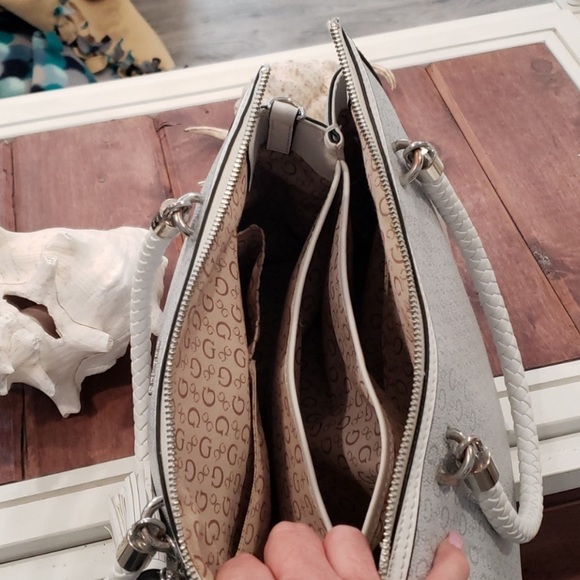Guess shoulder bad with wallet - Picture 6 of 12
